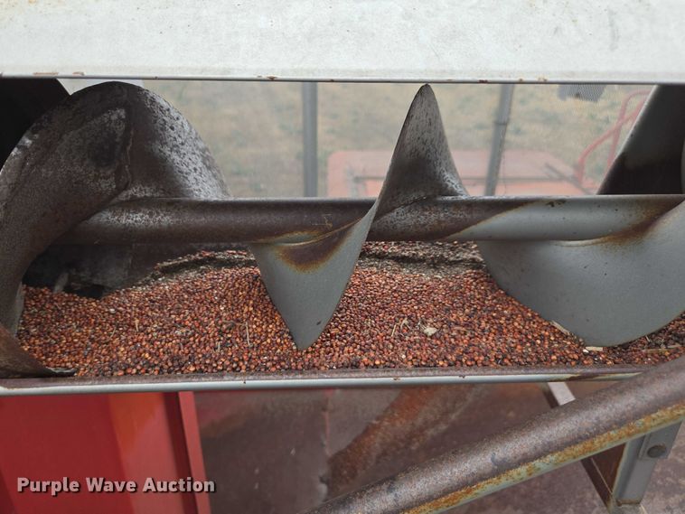 image for item EV5476 1984 Massey Ferguson 860 combine