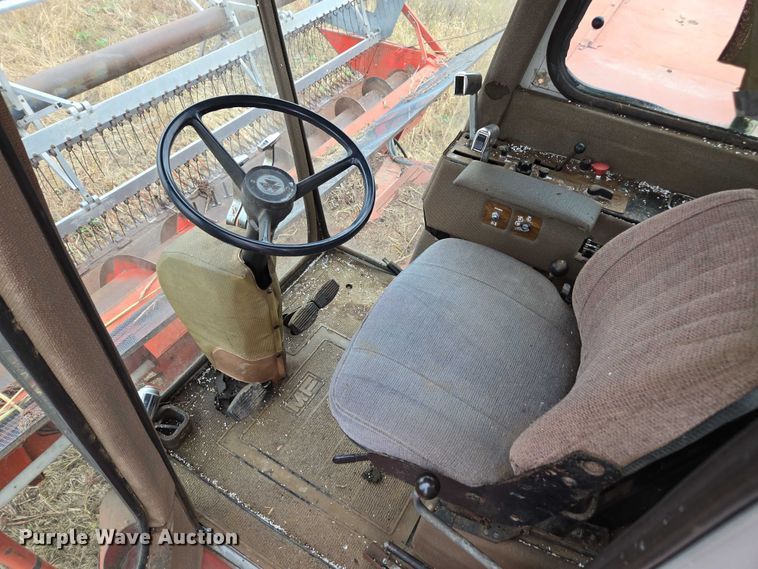 image for item EV5476 1984 Massey Ferguson 860 combine