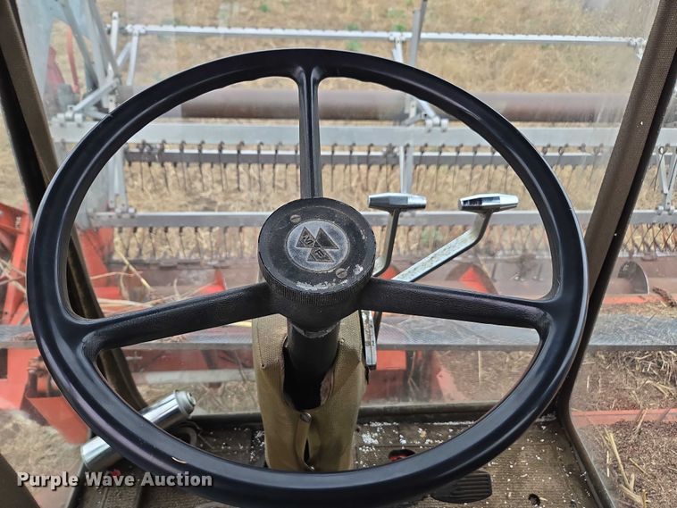 image for item EV5476 1984 Massey Ferguson 860 combine