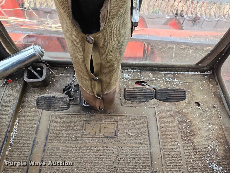 image for item EV5476 1984 Massey Ferguson 860 combine