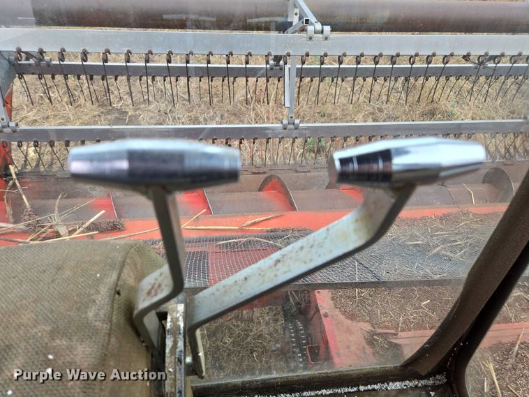 image for item EV5476 1984 Massey Ferguson 860 combine