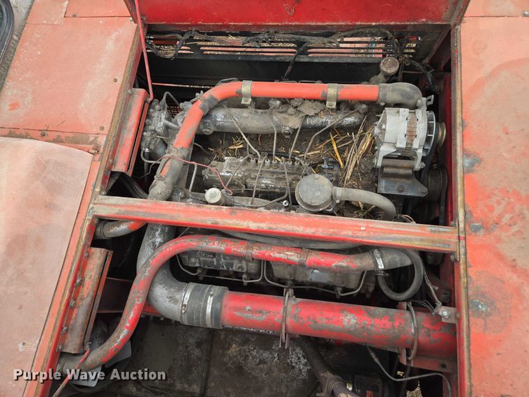 image for item EV5476 1984 Massey Ferguson 860 combine