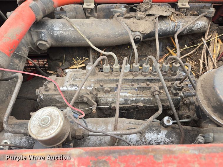 image for item EV5476 1984 Massey Ferguson 860 combine