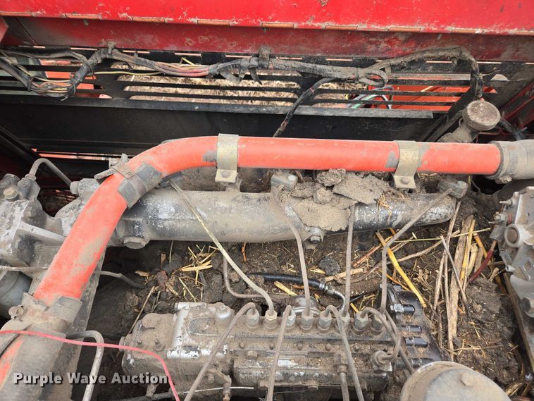 image for item EV5476 1984 Massey Ferguson 860 combine