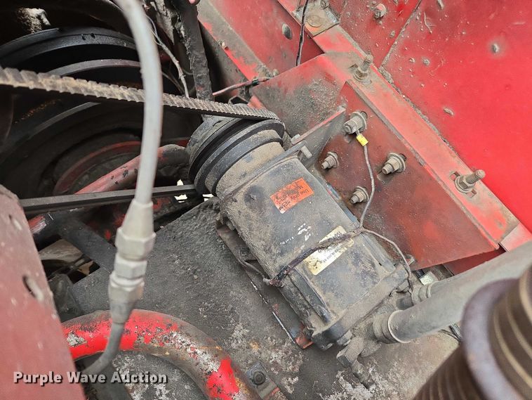 image for item EV5476 1984 Massey Ferguson 860 combine