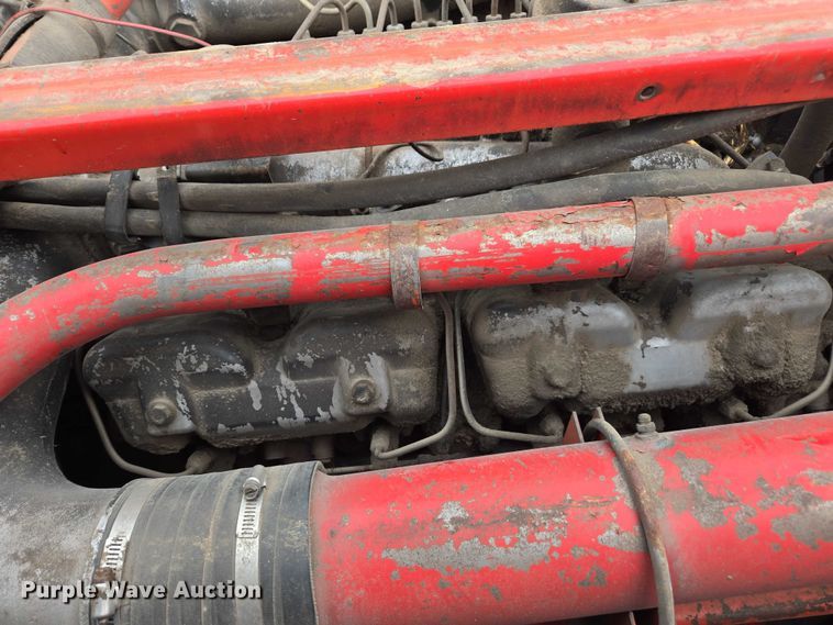 image for item EV5476 1984 Massey Ferguson 860 combine