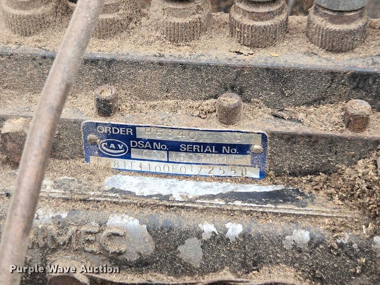 image for item EV5476 1984 Massey Ferguson 860 combine