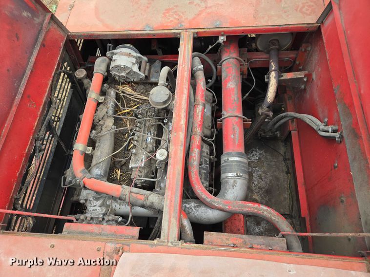 image for item EV5476 1984 Massey Ferguson 860 combine