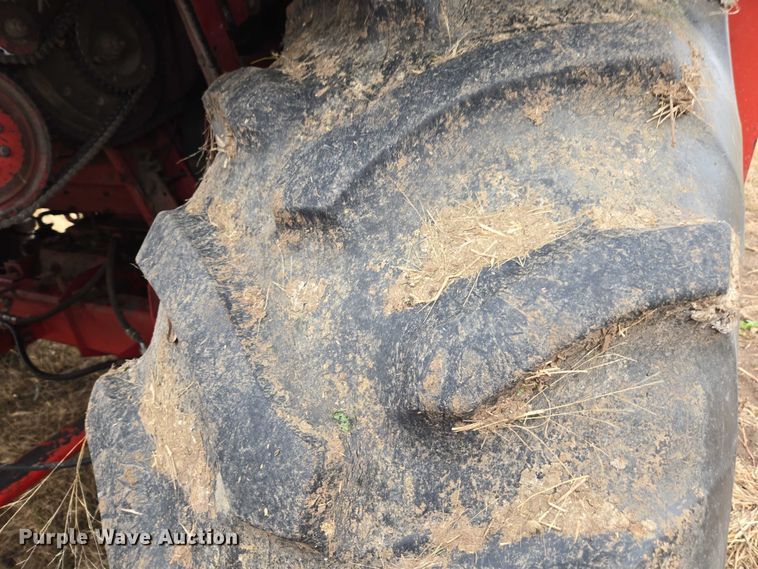 image for item EV5476 1984 Massey Ferguson 860 combine