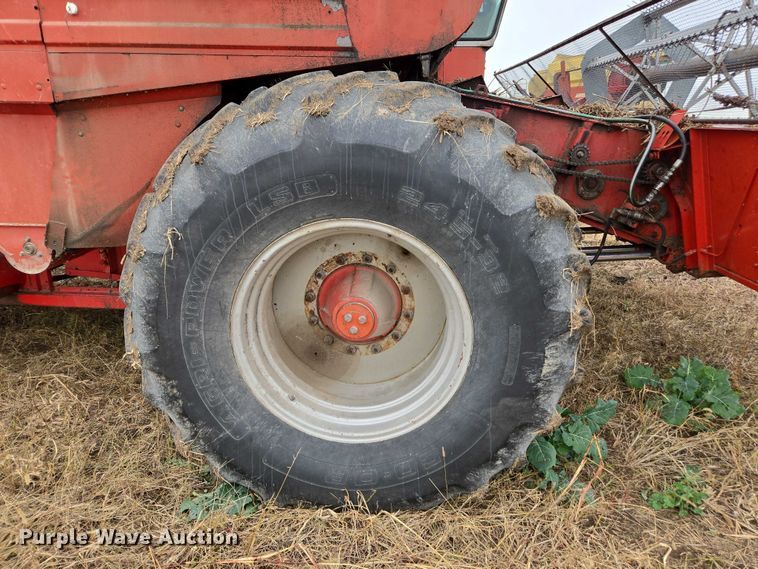 image for item EV5476 1984 Massey Ferguson 860 combine