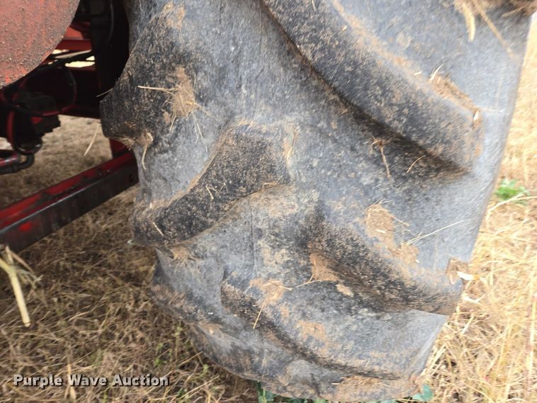 image for item EV5476 1984 Massey Ferguson 860 combine