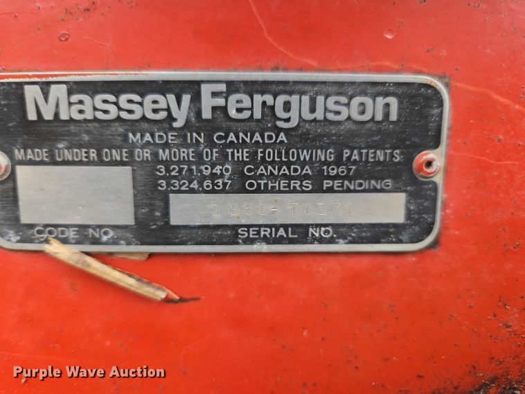 image for item EV5476 1984 Massey Ferguson 860 combine