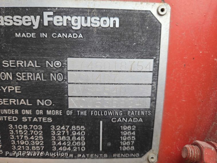 image for item EV5476 1984 Massey Ferguson 860 combine
