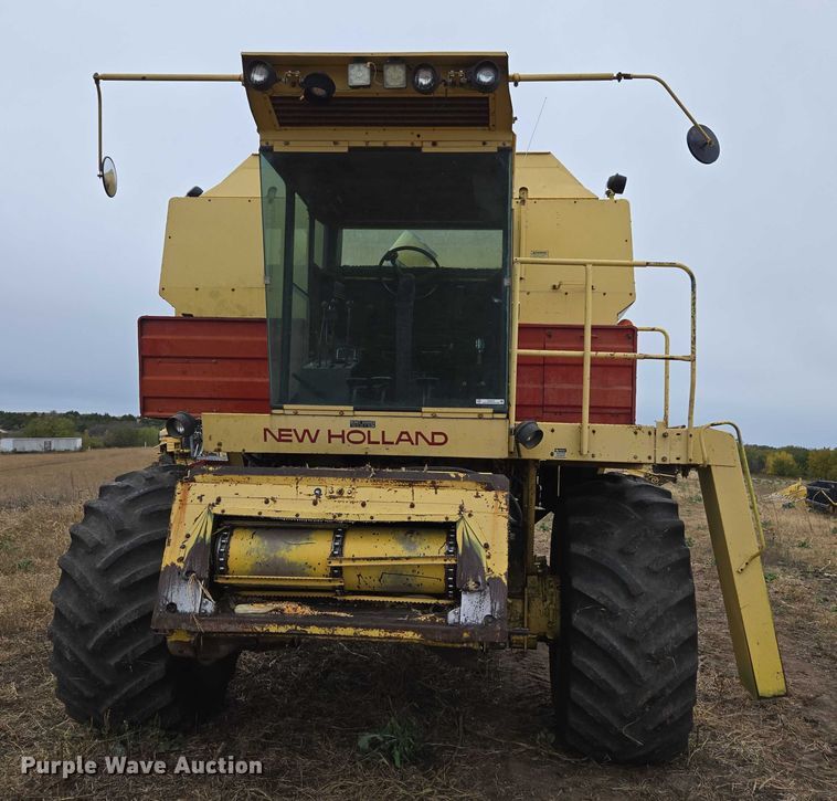 image for item EV5477 New Holland TR95 combine