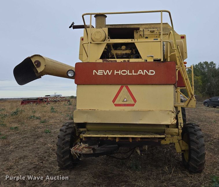 image for item EV5477 New Holland TR95 combine