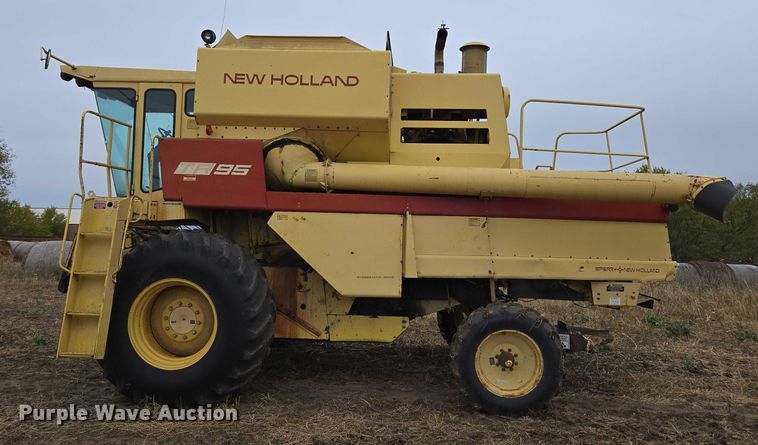 image for item EV5477 New Holland TR95 combine