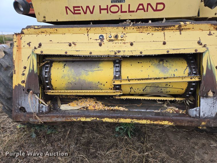 image for item EV5477 New Holland TR95 combine
