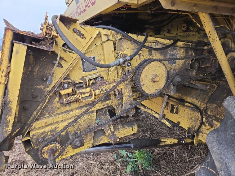 image for item EV5477 New Holland TR95 combine