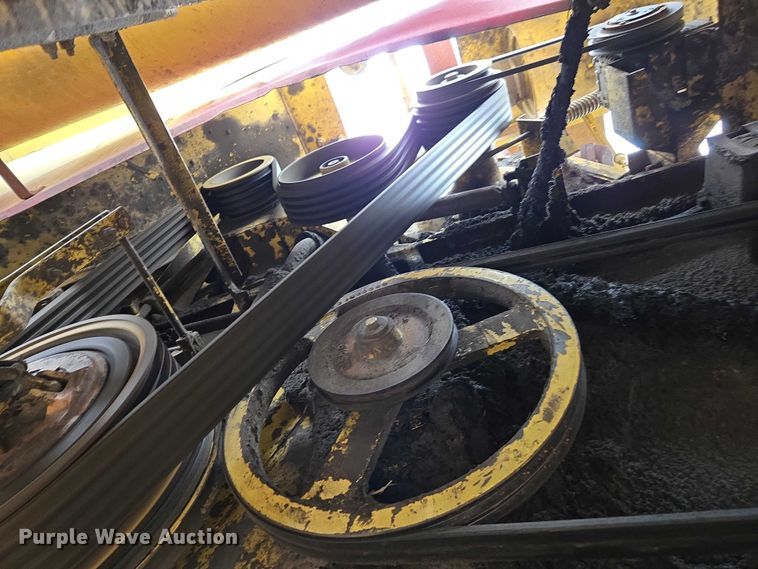 image for item EV5477 New Holland TR95 combine