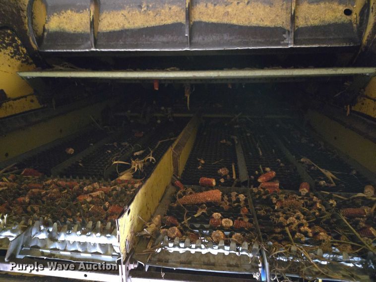 image for item EV5477 New Holland TR95 combine