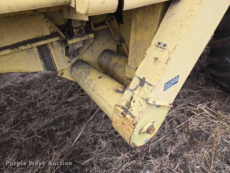 image for item EV5477 New Holland TR95 combine