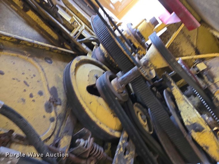 image for item EV5477 New Holland TR95 combine