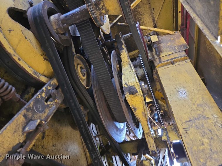 image for item EV5477 New Holland TR95 combine