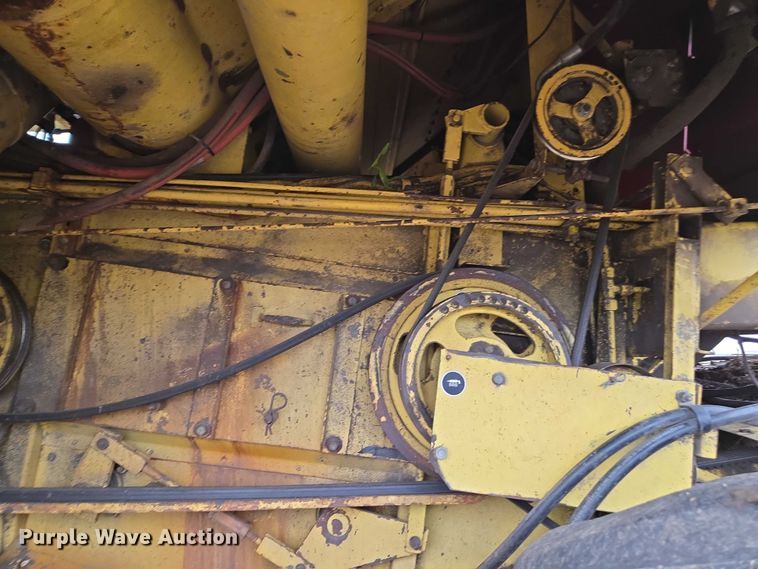 image for item EV5477 New Holland TR95 combine