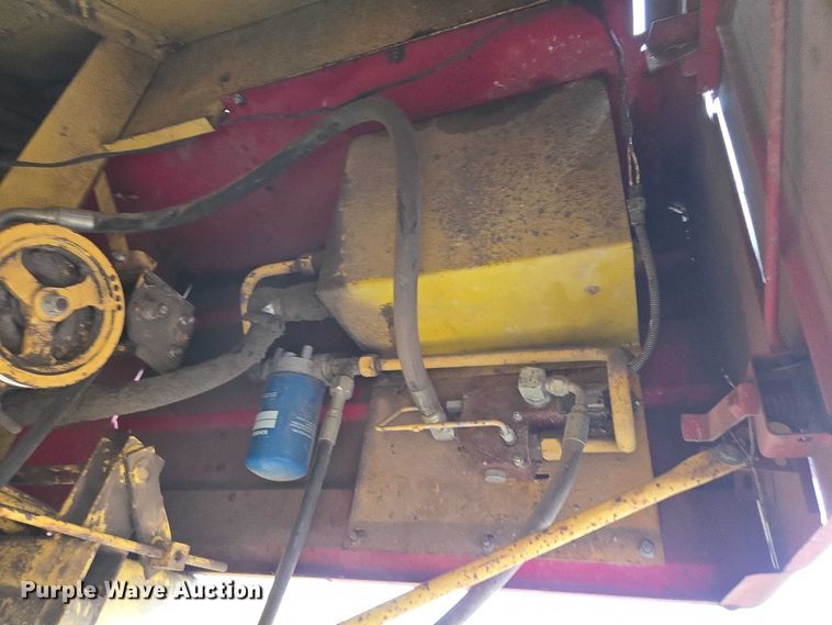 image for item EV5477 New Holland TR95 combine