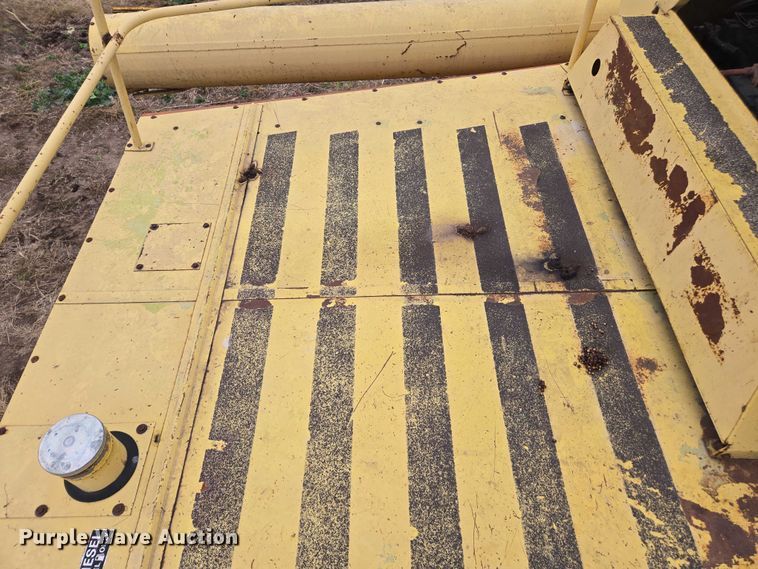 image for item EV5477 New Holland TR95 combine