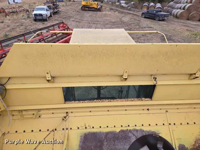 image for item EV5477 New Holland TR95 combine