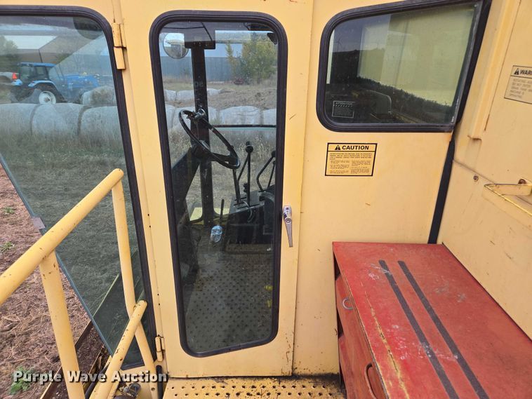 image for item EV5477 New Holland TR95 combine