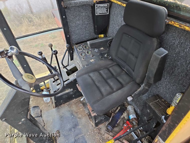 image for item EV5477 New Holland TR95 combine