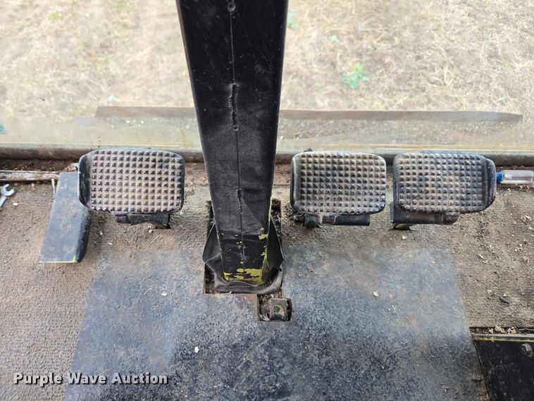 image for item EV5477 New Holland TR95 combine