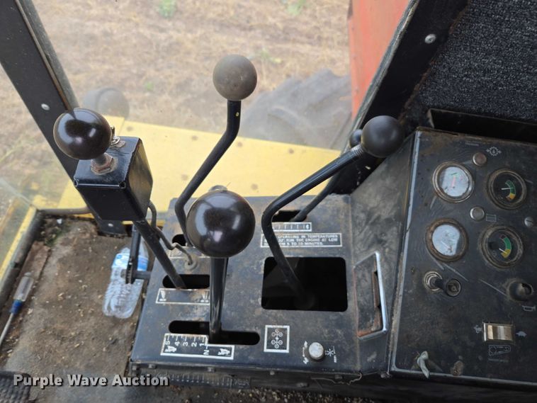 image for item EV5477 New Holland TR95 combine