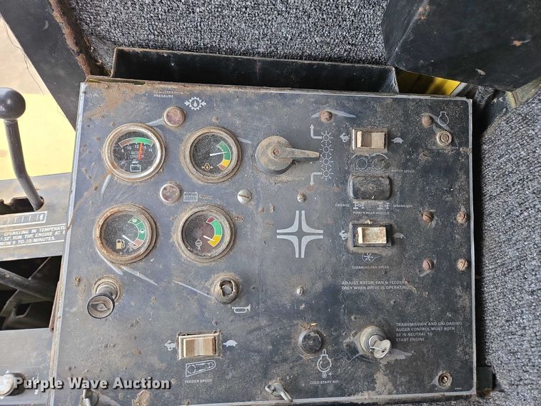 image for item EV5477 New Holland TR95 combine