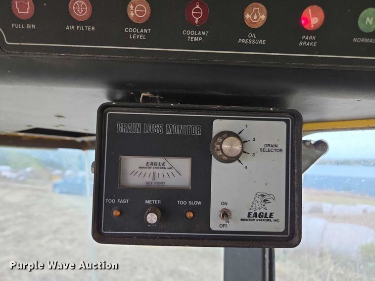 image for item EV5477 New Holland TR95 combine