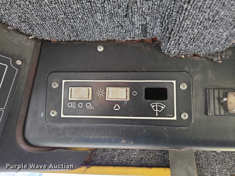 image for item EV5477 New Holland TR95 combine