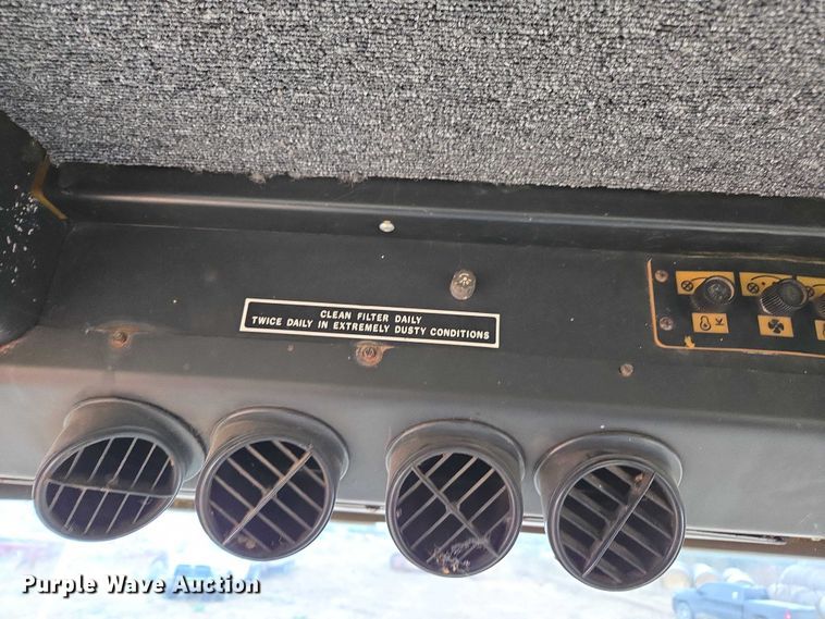 image for item EV5477 New Holland TR95 combine