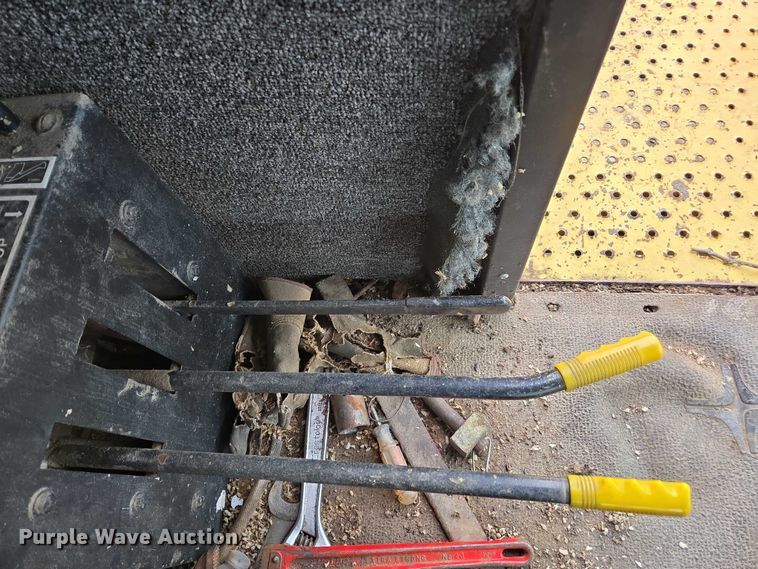 image for item EV5477 New Holland TR95 combine