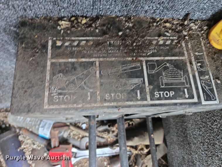 image for item EV5477 New Holland TR95 combine