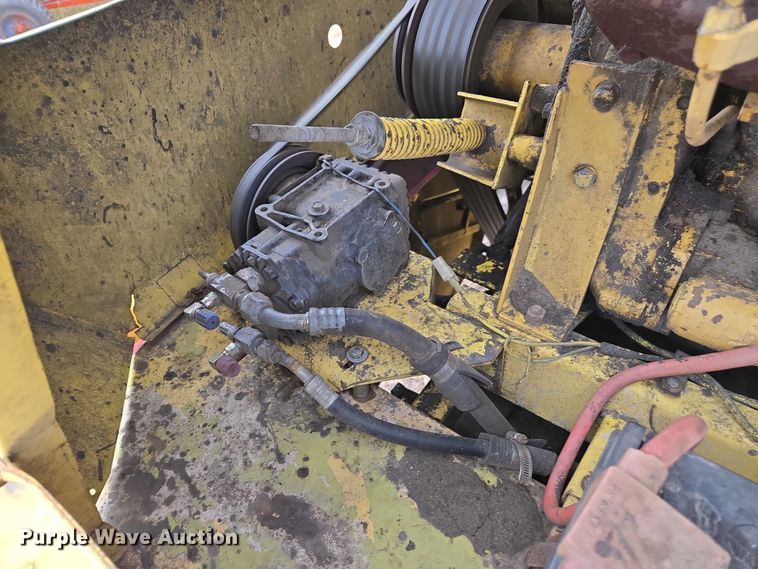 image for item EV5477 New Holland TR95 combine