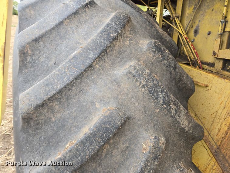 image for item EV5477 New Holland TR95 combine