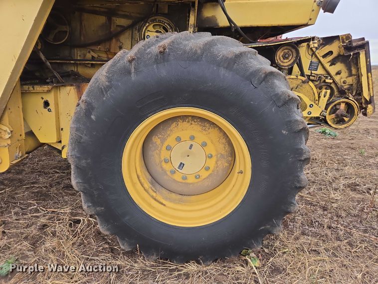 image for item EV5477 New Holland TR95 combine