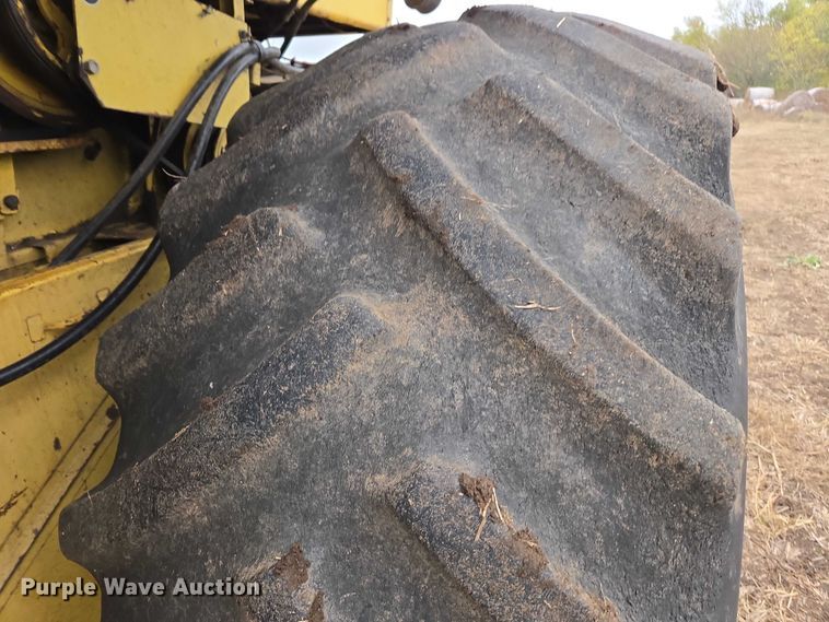 image for item EV5477 New Holland TR95 combine