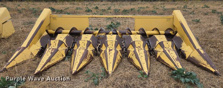 image for item EV5479 New Holland corn head