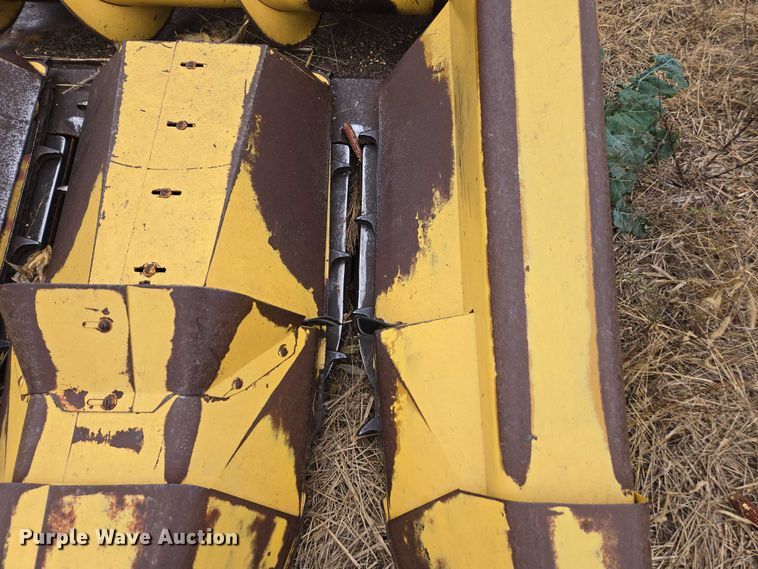 image for item EV5479 New Holland corn head