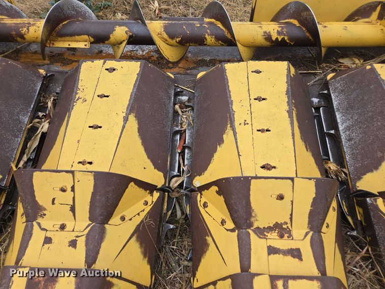 image for item EV5479 New Holland corn head