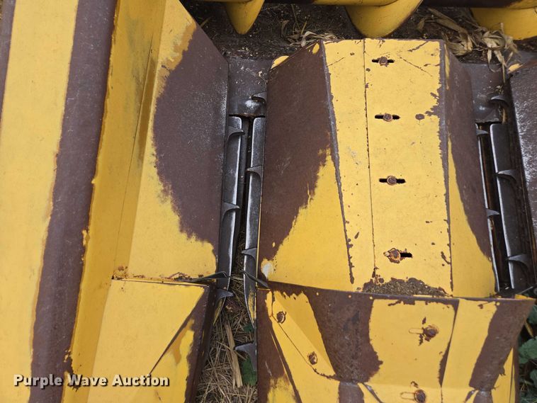 image for item EV5479 New Holland corn head