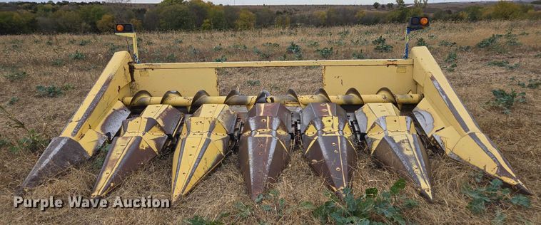 image for item EV5481 New Holland corn head